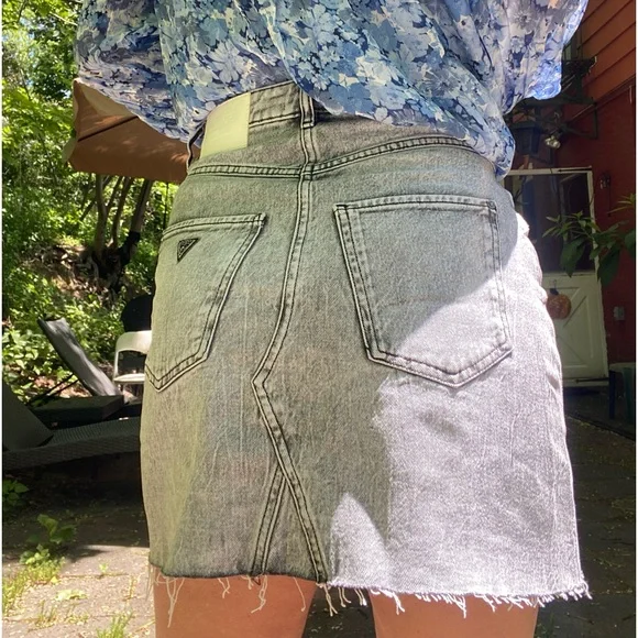 NWOT! GUESS Denim skirts Sz 28 - Picture 3 of 17